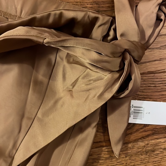 Old Navy Gold Satin Skirt - Picture 5 of 7